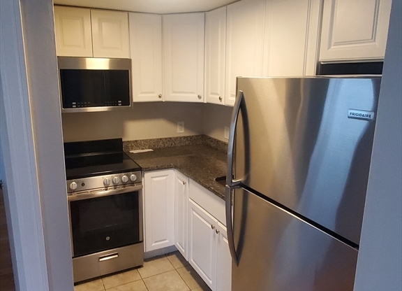 1 bed, 1 bath, 600 sqft, $2,300, Unit G