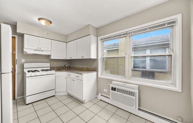 1560 N 1 AVE