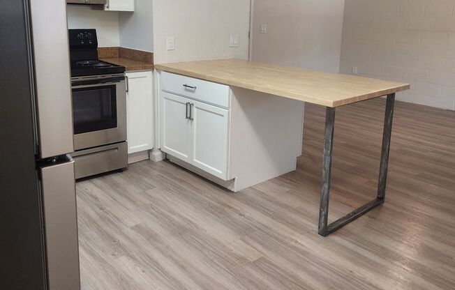 2 beds, 1 bath, 850 sqft, $1,175, Unit 23