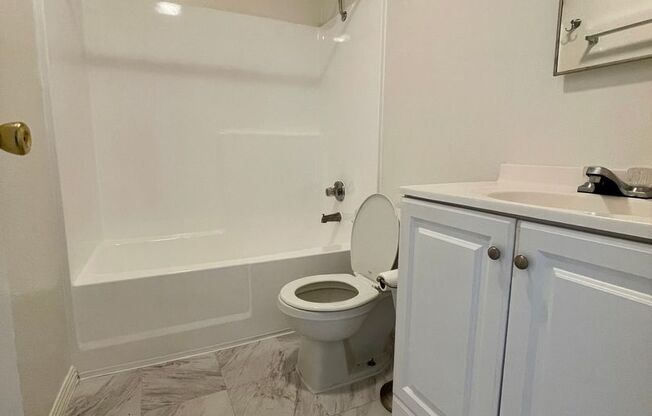Specious 2 Bedrooms 1 Bathroom with Parking!