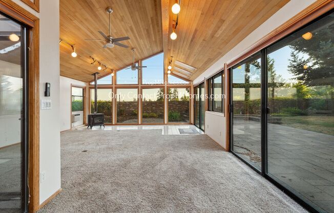 Stunning Two Bedroom, with Bonus Office + Pool/ Golf Access & Gym Amenities!