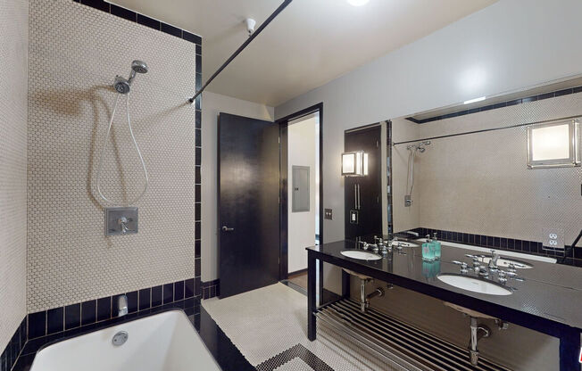 1 bed, 1 bath, 1,000 sqft, $5,000, Unit 905
