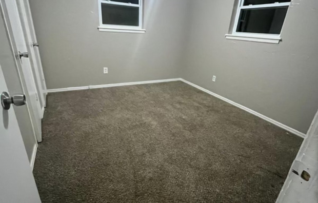 4 beds, 1 bath, $1,300