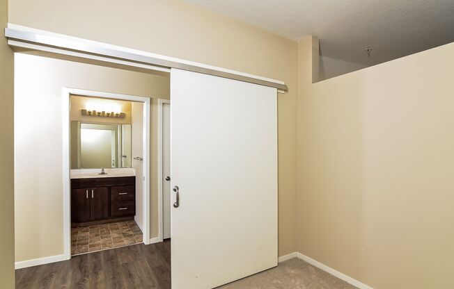 Studio, 1 bath, 555 sqft, $1,499, Unit 136
