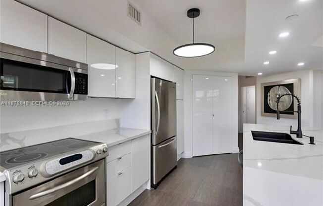 3 beds, 3 baths, 1,601 sqft, $5,400, Unit 19900 E Country Club Dr # 311