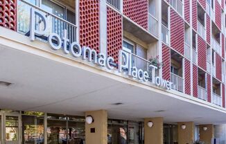 Updated 1+1 condo w/ Parking in SW DC -
