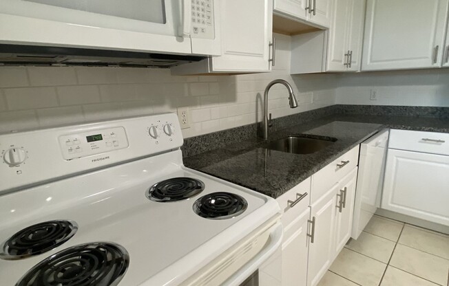 1 bed, 1 bath, 650 sqft, $1,900, Unit B1