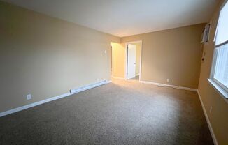 2 beds, 1 bath, 756 sqft, $875, Unit B