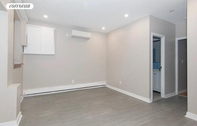 26 4 DITMARS BLVD