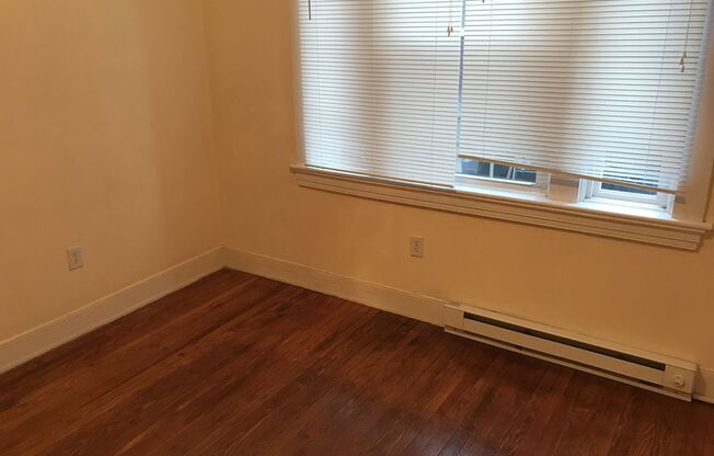 1 bed, 1 bath, 650 sqft, $995