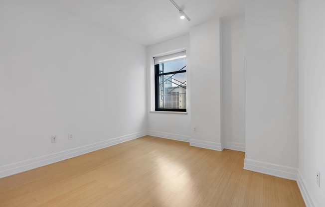 1 bed, 1 bath, 848 sqft, $5,000, Unit 9P