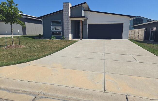For Rent – 3 Bed | 2 Bath single family home - Located in East Wichita, off of Pawnee and Webb Rd!