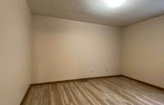 2 beds, 1 bath, $850, Unit Apt A