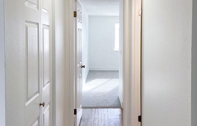 2 beds, 1 bath, 886 sqft, $1,575, Unit 117