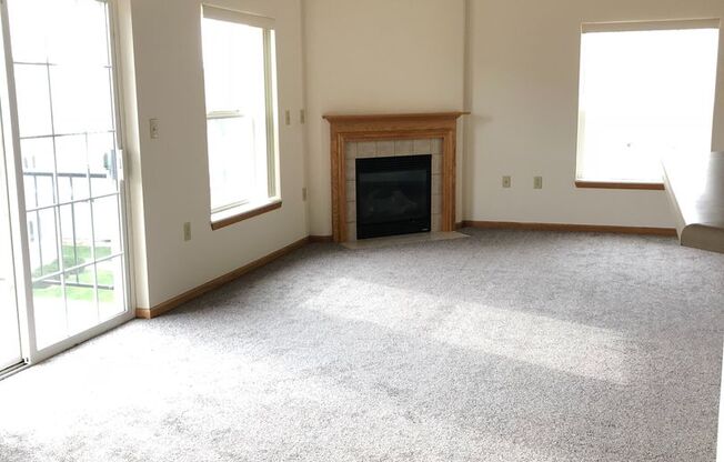 3 beds, 2 baths, 1,380 sqft, $2,365, Unit 8126-301