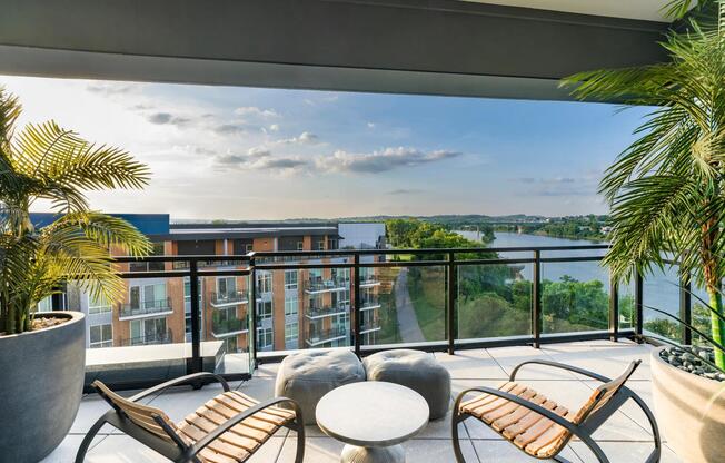 Take in sweeping Cumberland River views from Modera Riverview’s rooftop lounge, perfect for unwinding or entertaining above it all.