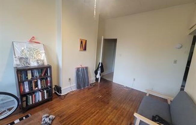 1 bed, 1 bath, $1,050, Unit 2F