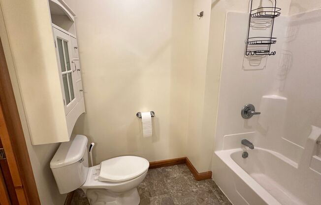 2 beds, 1 bath, $1,195