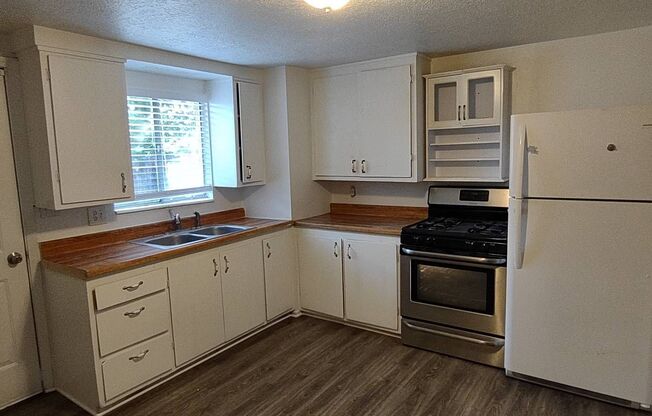 2 beds, 1 bath, $1,350