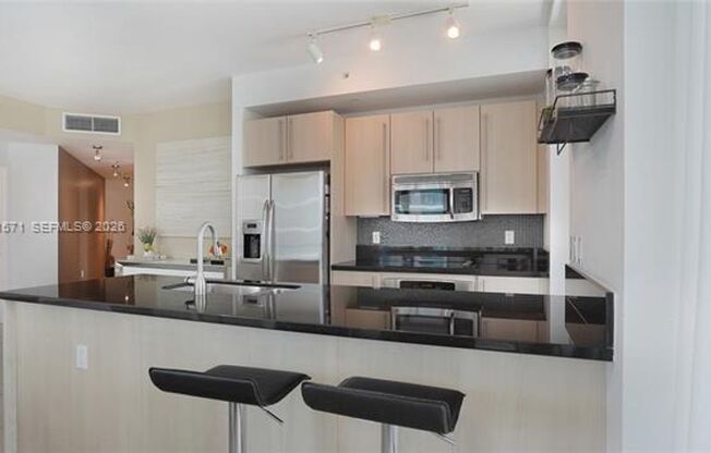 2 beds, 2 baths, $4,400, Unit # 3220 N
