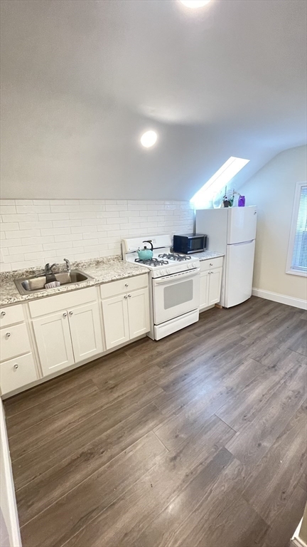 1 bed, 1 bath, 495 sqft, $2,400, Unit 3