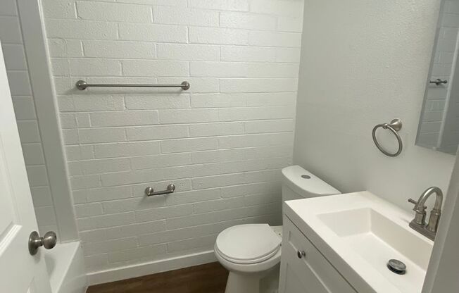 2 beds, 1.5 baths, 980 sqft, $1,350, Unit 6802-6