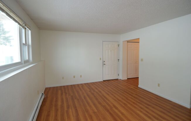 2 beds, 1 bath, 800 sqft, $695, Unit 1