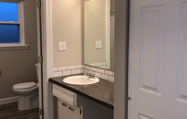 1 bed, 1 bath, 775 sqft, $1,300, Unit 1605E
