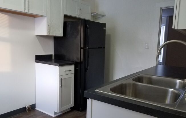 2 beds, 1 bath, 1,100 sqft, $1,375, Unit Unit 3