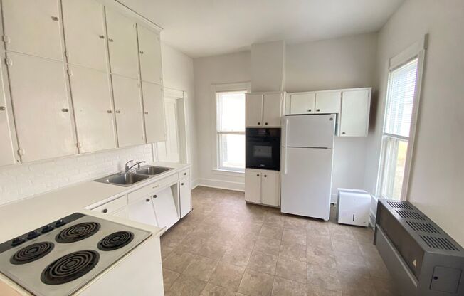 2 beds, 1 bath, 1,200 sqft, $900, Unit Lower