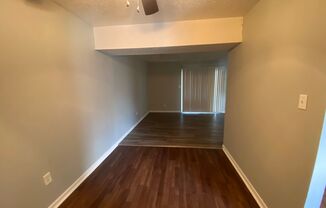 2 beds, 1 bath, $875, Unit 97