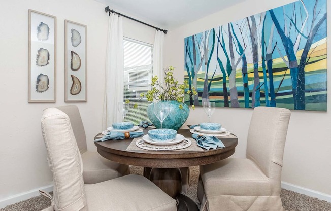 Table and chairat Royal Wildewood Manor Apartments, Clute, TX, 77531