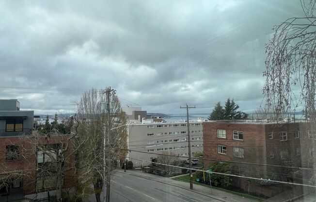 2 beds, 1 bath, $1,995, Unit 301