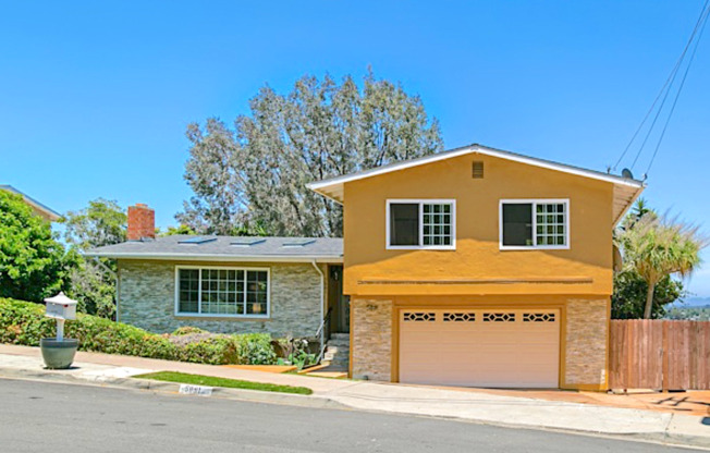 La Jolla Hillside Home w/ Views!