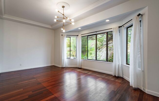 Corona Heights: Townhouse w/ Spectacular Views, Deck, Yard & Optional Parking