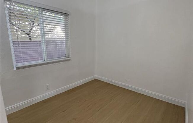 1033 Hoffman Ave in Long Beach