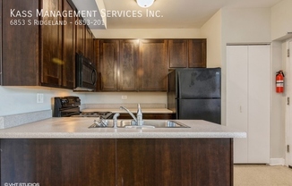 6853 S RIDGELAND