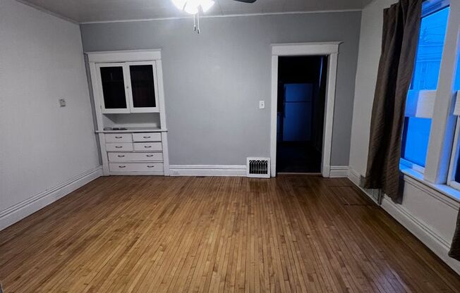 2 beds, 1 bath, $950