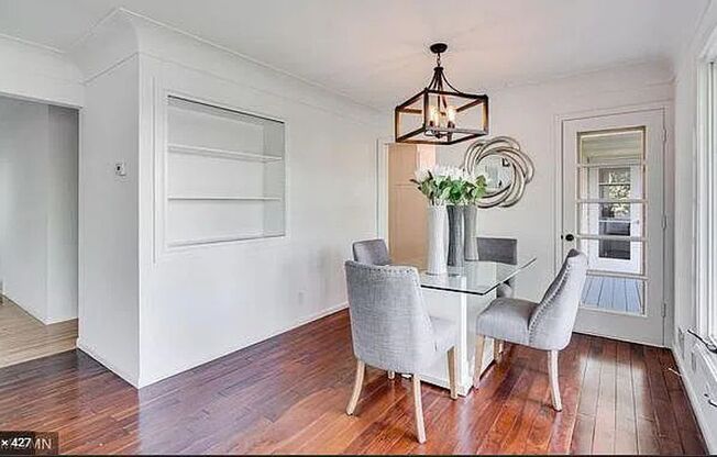 Perfect 4 bedroom count Home in Burnsville