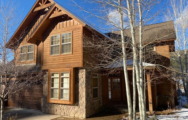 Spacious and Comfortable Colorado Mountain Home (Fully Furnished)