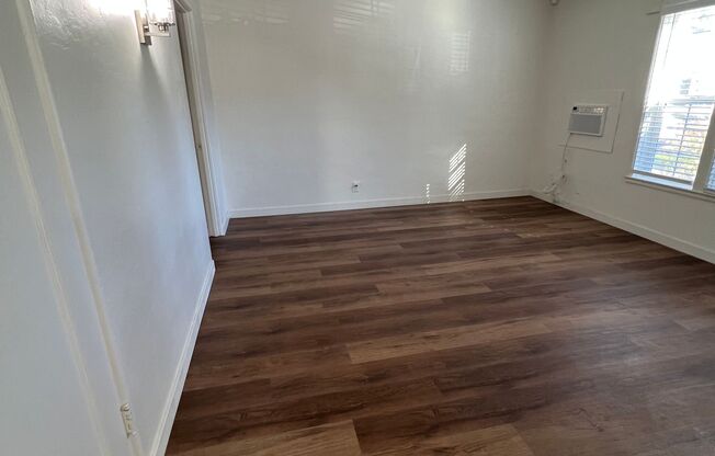 Modern Midtown Living! Stylish 1BD/1BA Duplex Near R Street Corridor – Walk to Cafes, Breweries & Parks!