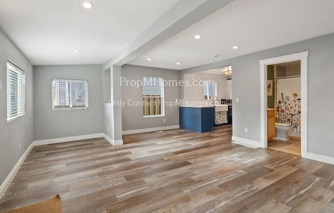 Spacious and Bright Four Bedroom Home in Powellhurst-Gilbert!