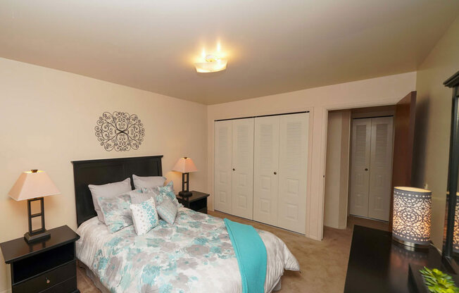 Bedroom with Large Closet at Glen Oaks Apartments, Muskegon