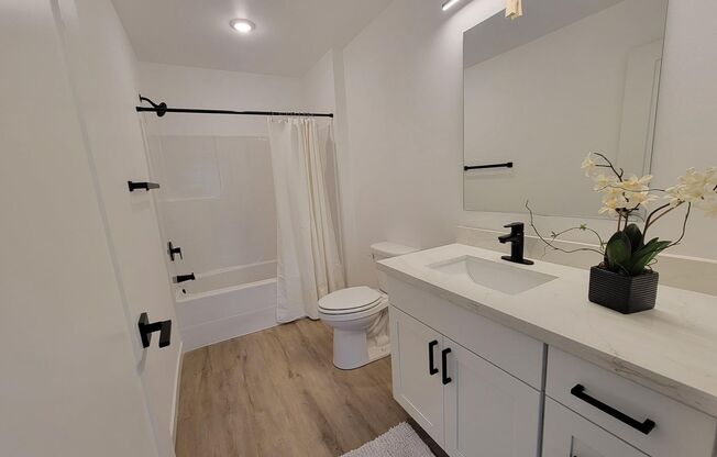 2 beds, 2 baths, 866 sqft, $1,795, Unit 30-103
