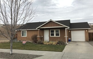 3/2 Single Story Home in Redmond! 337 NE Larch