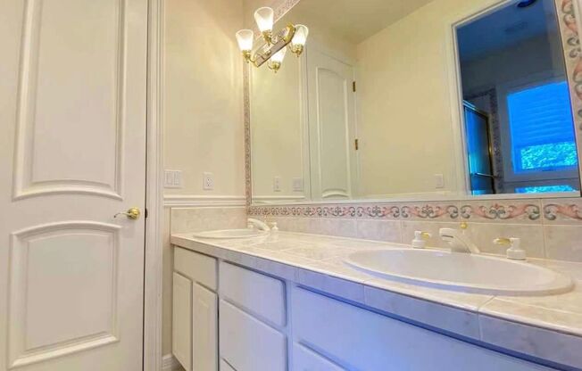 6 beds, 5.5 baths, $9,000