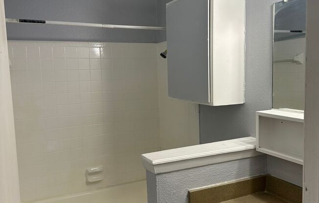 2 beds, 1.5 baths, 992 sqft, $780, Unit 233E