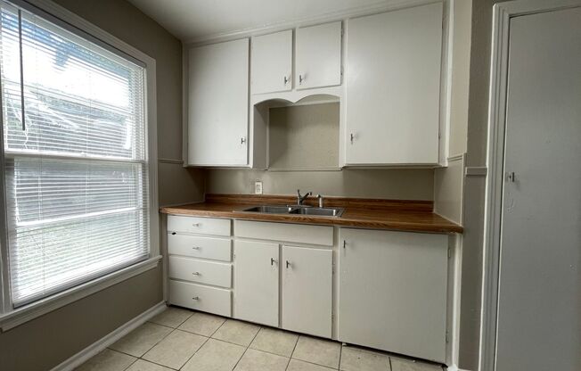 3 beds, 1 bath, $1,395