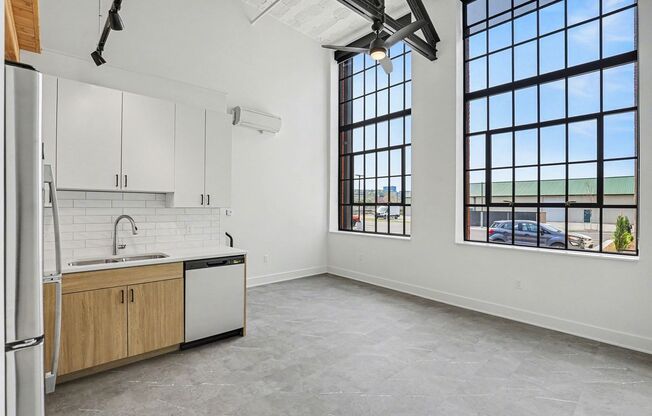 1 bed, 1 bath, 737 sqft, $1,800, Unit Apartment #124