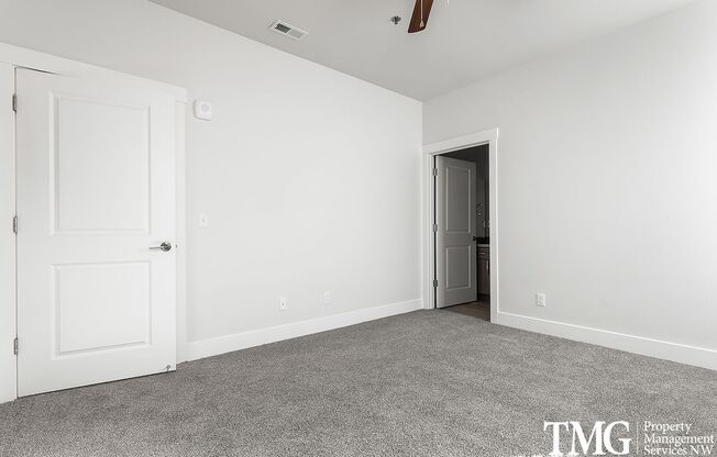 1 bed, 1 bath, 740 sqft, $1,600, Unit FF210